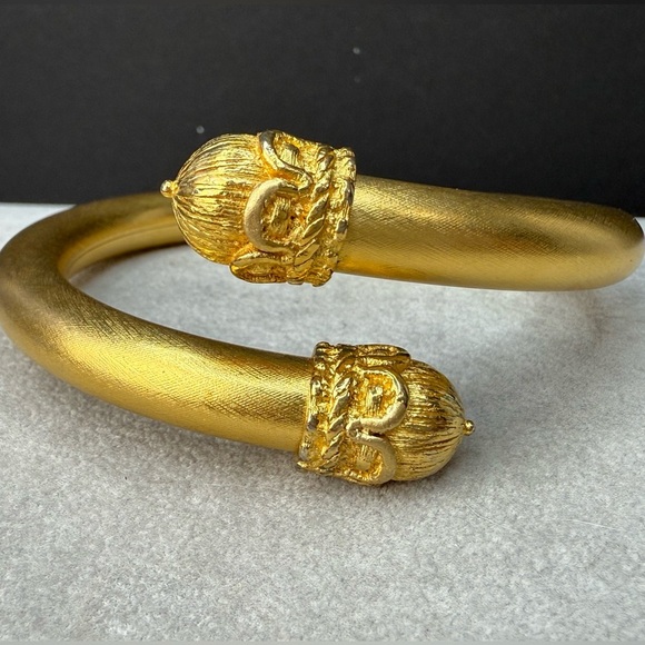 Vintage satin brushed gold bracelet - Picture 6 of 9